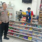 Bhabinkamtibmas Desa Sasagaran Sambang Mini Market Lakukan Dialogis Kamtibmas Dengan Karyawan