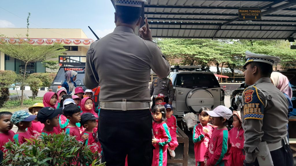 Polisi Sahabat Anak Wujudkan Kepedulian Polri Untuk Biasakan Tertib lalu Lintas Sejak Dini