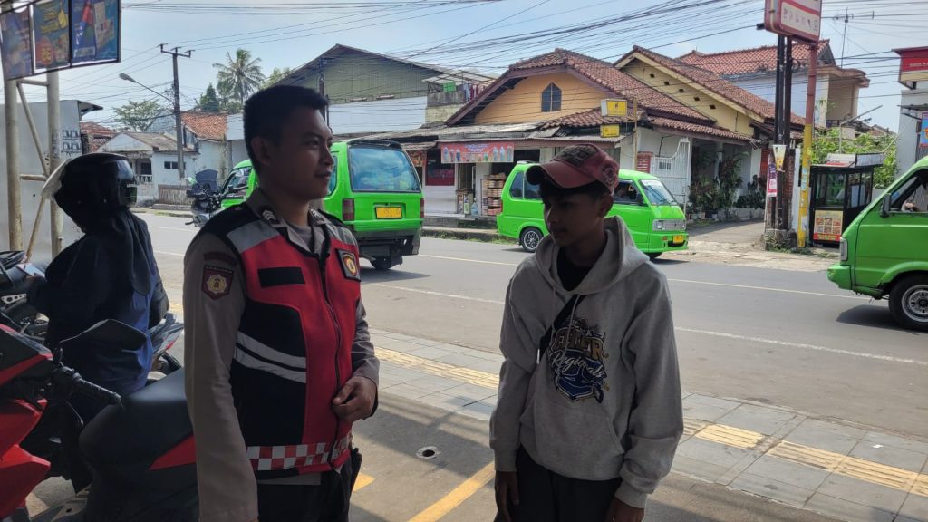 Patroli Dialogis Personel Unit  Samapta Polsek Cisaat Berikan Rasa Aman