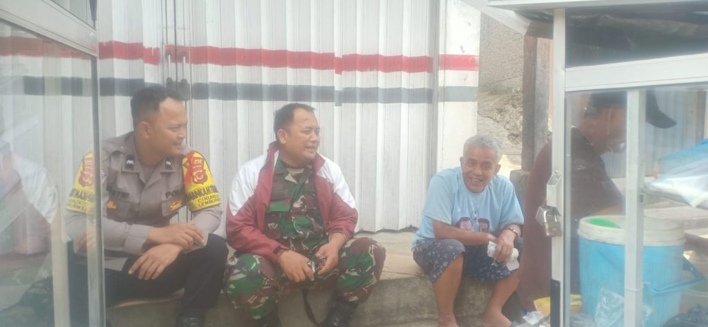 Bhabinkamtibmas Bersama Babinsa Laksanakan Sambang Warga