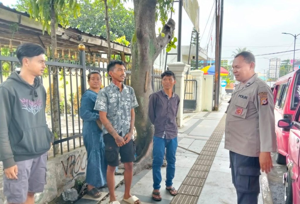 Polsek Cikole Laksanakan Giat Dialogis Dengan Warga