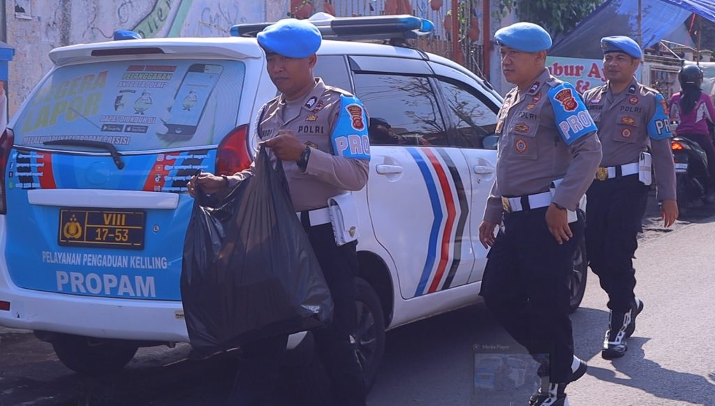 Kepedulian Propam Polres Garut Kepada Para Pengemudi Ojek