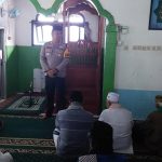 Jalin silaturahmi dengan warga,Kapolsek Cisaat melaksnakan  salat Jum’at Keliling