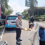 Polres Sukabumi Kota Bagikan Ratusan Nasi Kotak ke Pemulung Hingga Jukir