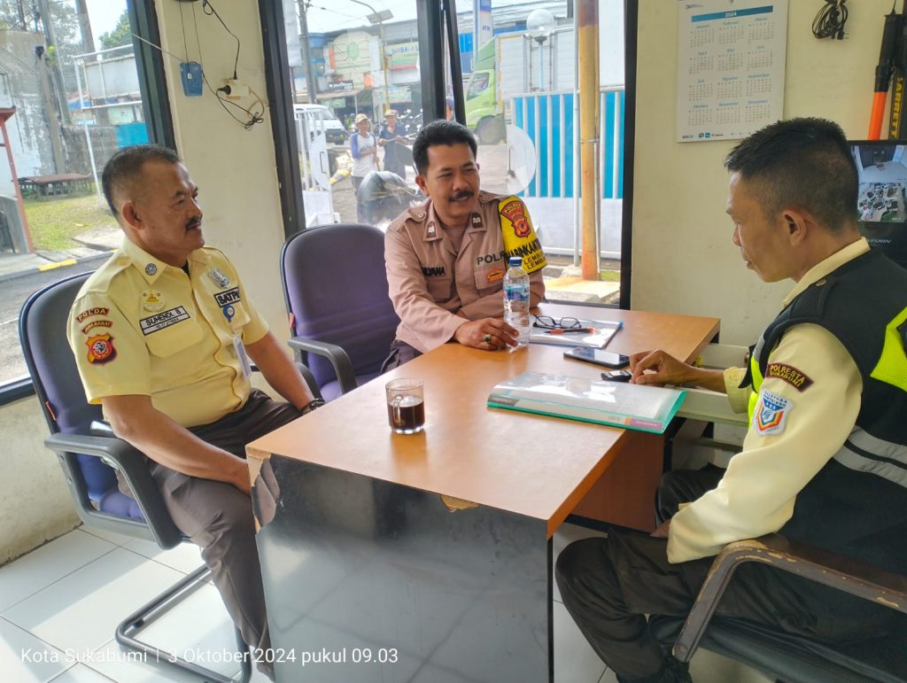 Giat bhabinkamtibmas Lembursitu sambangi security PLN