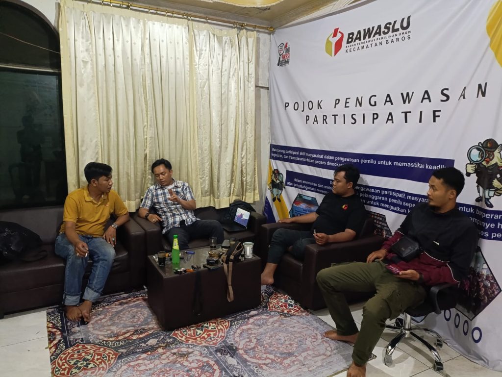 Polsek baros jalin Silaturrahmi bersama Panwascam Baros, wujudkan kamtibmas Pilwakot sukabumi 2024