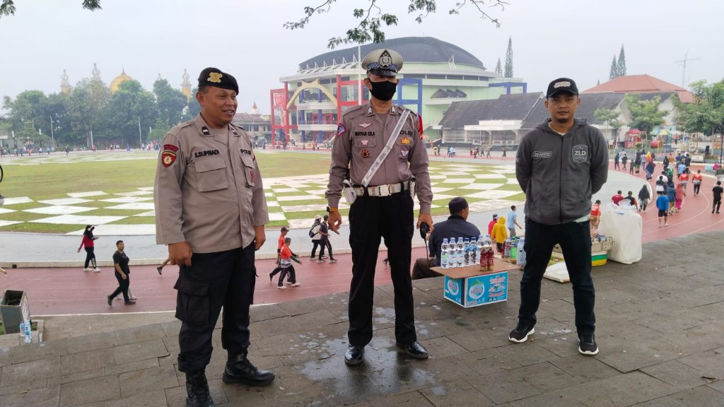 Polsek Cikole Laksanakan Patroli Dialogis Dan Pemantauan Wilayah