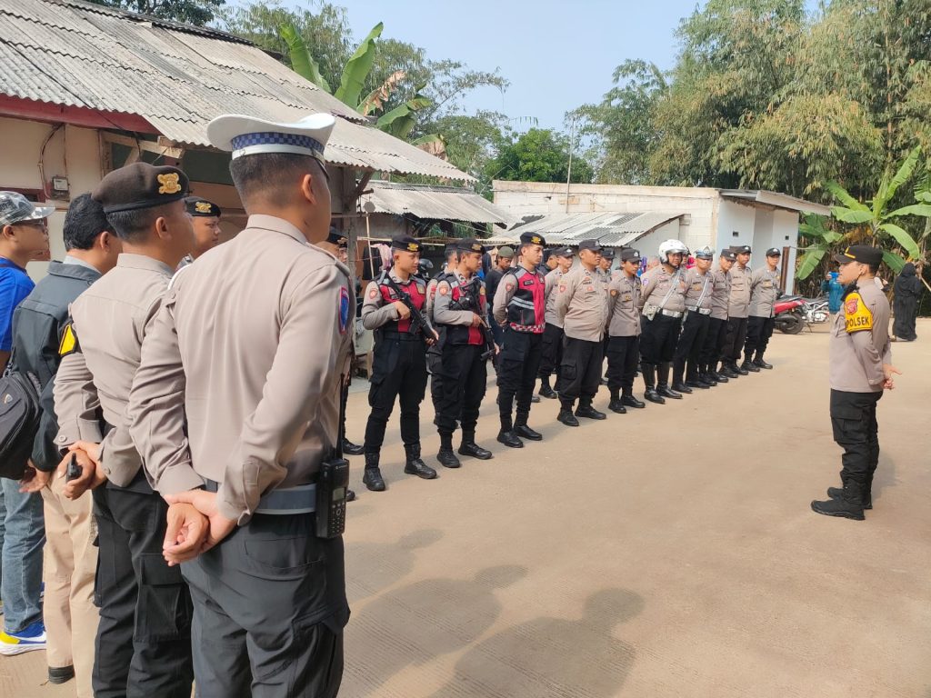 Polsek Kebonpedes Lakukan Pengamanan Kegiatan Calon Wakil Bupati Sukabumi Nomor Urut 01 di Pondok Pesantren Al Azzam