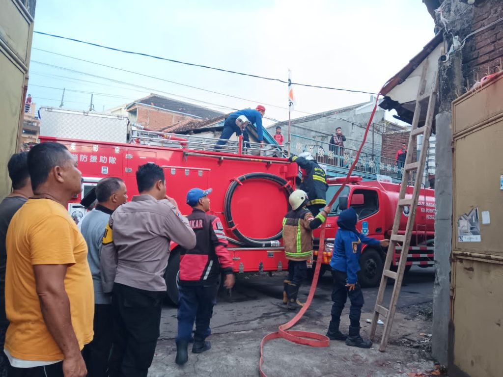 Kebakaran Ruko Meubel Di Samarang