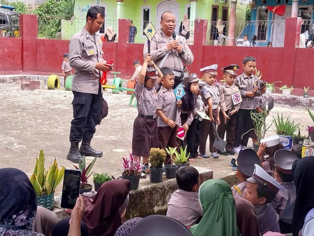 Polsek Sukaraja Edukasikan anak-anak tentang keselamatan berlalu lintas