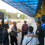 Cooling system Pilkada serentak 2024. Bhabinkamtibmas serukan Pemilu Damai bersama Kru Bus Terminal