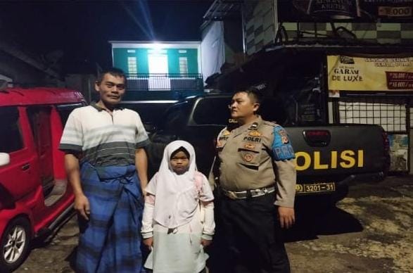 Patroli mobile rutin Polsek Kadudampit untuk mengantisipasi gangguan kamtibmas  di wilayah hukum polsek kadudampit