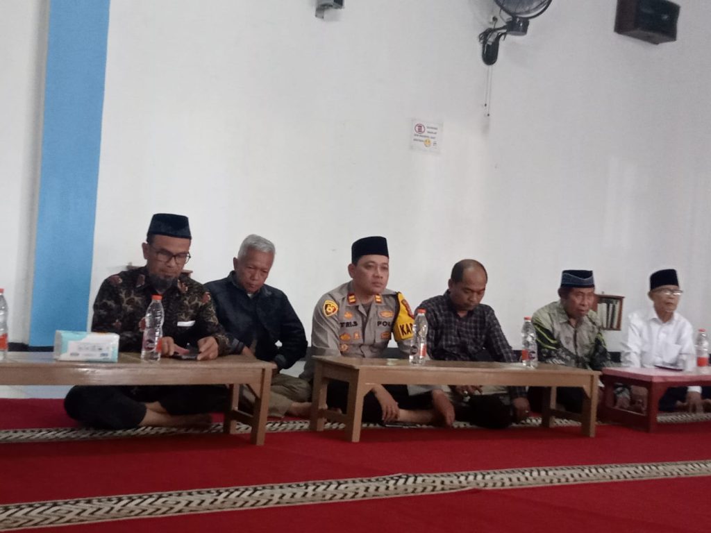 Kapolsek Kebonpedes Menghadiri Peringatan Rabiul Awal Musabaqoh Ke Islaman Dan Tabligh Akbar Pada PHBI 1446 H / 2024 M Di Mesjid Jami Asshobariyah