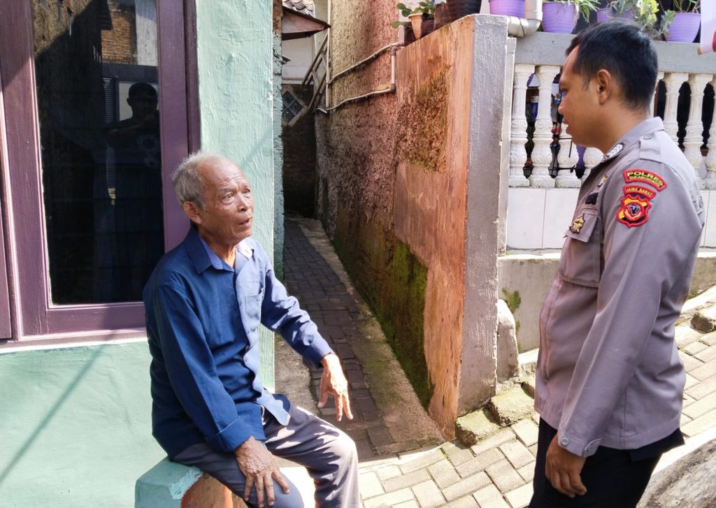 Dekati warga Babinkamtibmas bersinergi dengan Babinsa Sambangi Warga dan Berikan Imbauan Kamtibmas