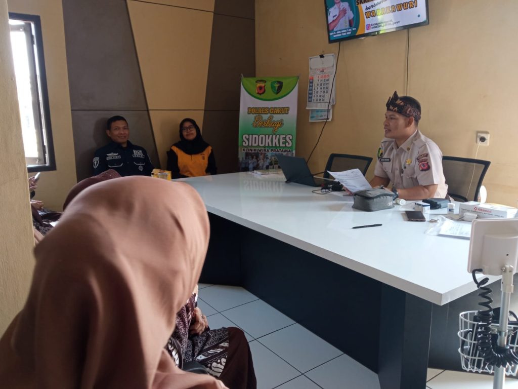 Skrining Kesehatan Dan Jumat Berkah Bersama Sidokkes Polres Garut