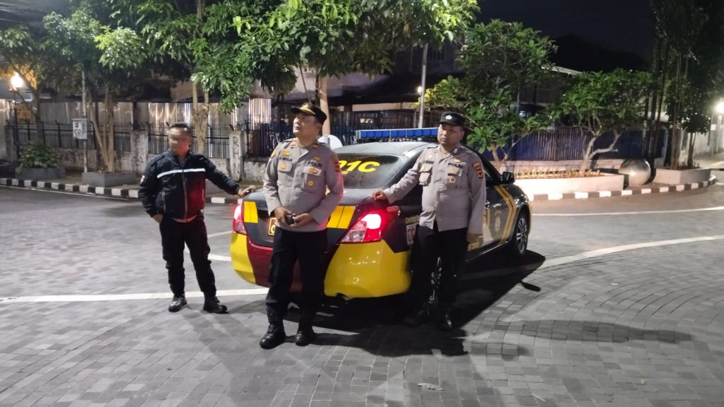 Antisipasi Kerawanan Pada Malam Hari, Polsek Cikole Gelar Patroli Biru