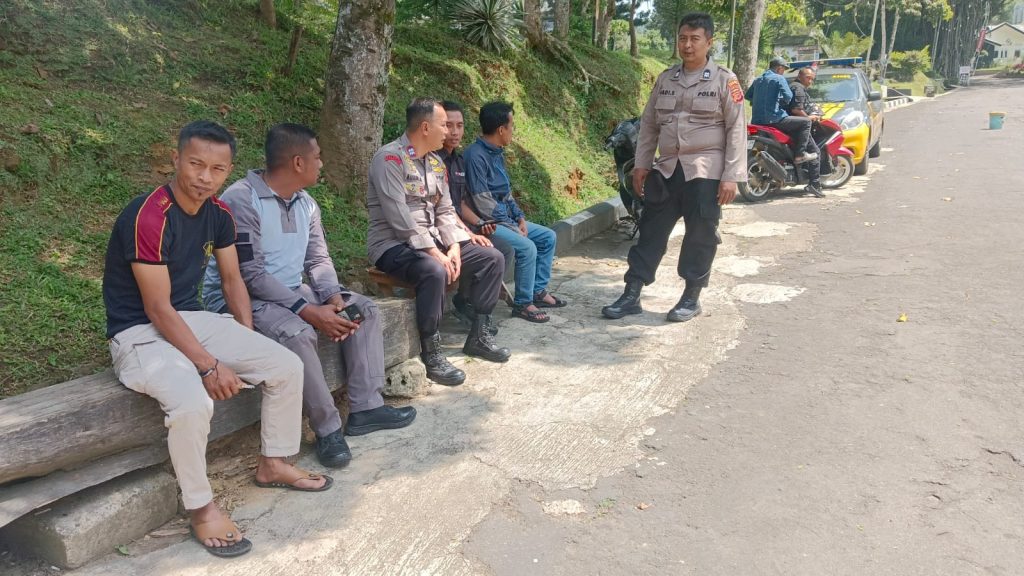 Polsek Sukabumi Laksanakan Kegiatan Dialogis dengan Pengunjung Wisata