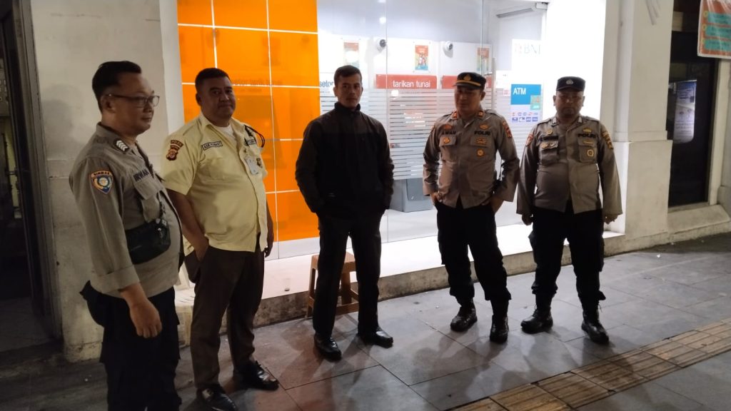 Patroli Polsek Cikole Laksanakan Sambang Dengan Satpam