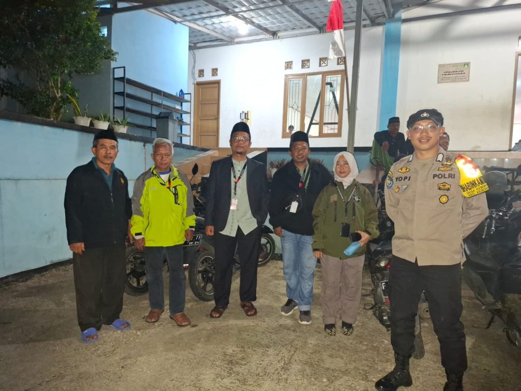 Bhabinkamtibmas Desa Kebonpedes Hadiri Kegiatan Penutupan Peringatan Maulid Nabi Muhammad SAW 1445 H di Mesjid Assobariyah Sampaikan Himbauan Kamtibmas Jelang Pilkada 2024