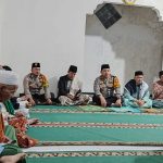 Kapolsek Sukalarang bersama Bhabinkamtibmas hadiri pengajian rutin warga Cieundeur Kecamatan Sukalarang