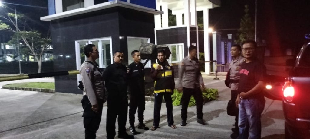 Patroli Samapta Polsek Cibeureum patroli dialogis sambangi Warga Malam Hari Sampai Pesan Kamtibmas