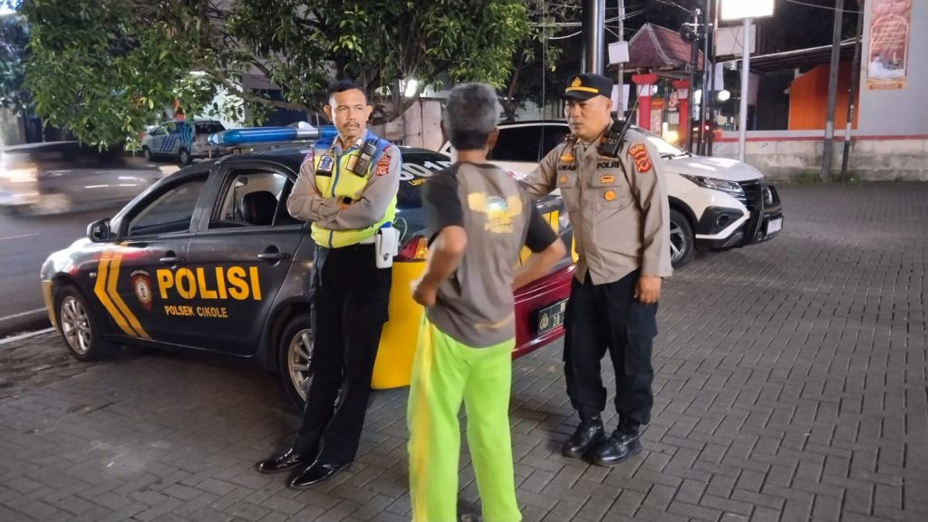 Panit Samapta Polsek Cikole Laksanakan Dialogis Dengan Warga