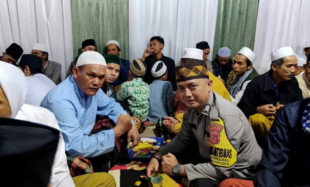 Bhabinkamtibmas Polsek Kebonpedes Hadir Giat Peringatan Maulid Nabi Muhammad SAW, Lakukan Cooling System Dan Himbauan Kamtibmas Jelang Pilkada 2024