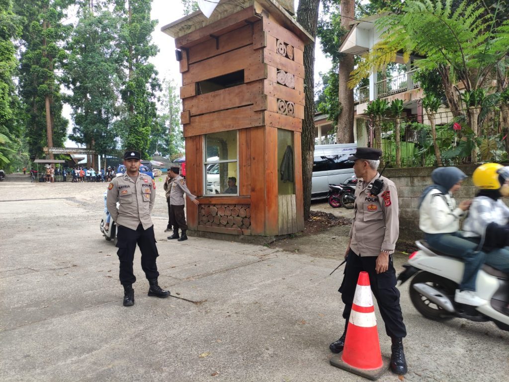 Personil Polsek kadudampit Melaksanakan giat Patroli tempat wisata situgunung