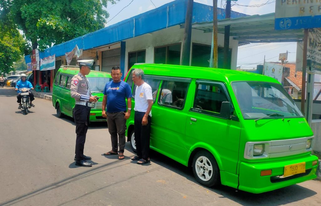 Unit lantas Polsek Warudoyong Polres Sukabumi Kota laksanakan Dikmas Lantas