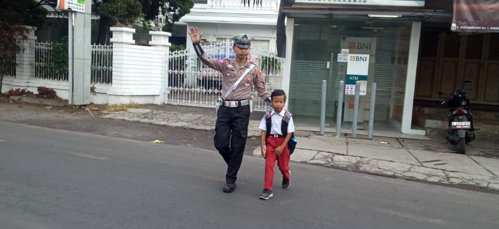 Polsek Samarang Melaksanakan Giat Gatur Pagi