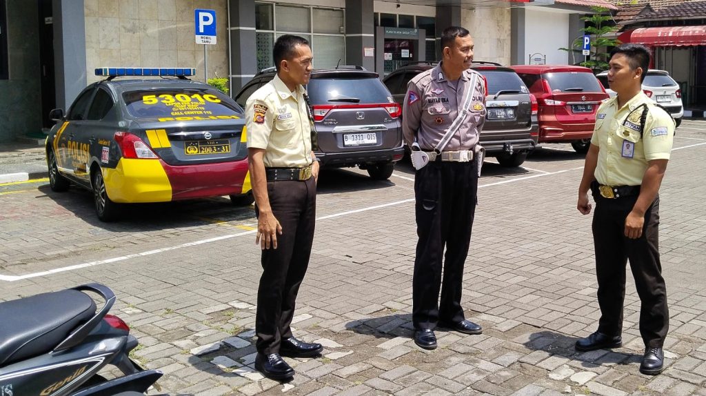 Polsek Cikole Laksanakan Giat Patroli dan Dialogis Dengan Satpam