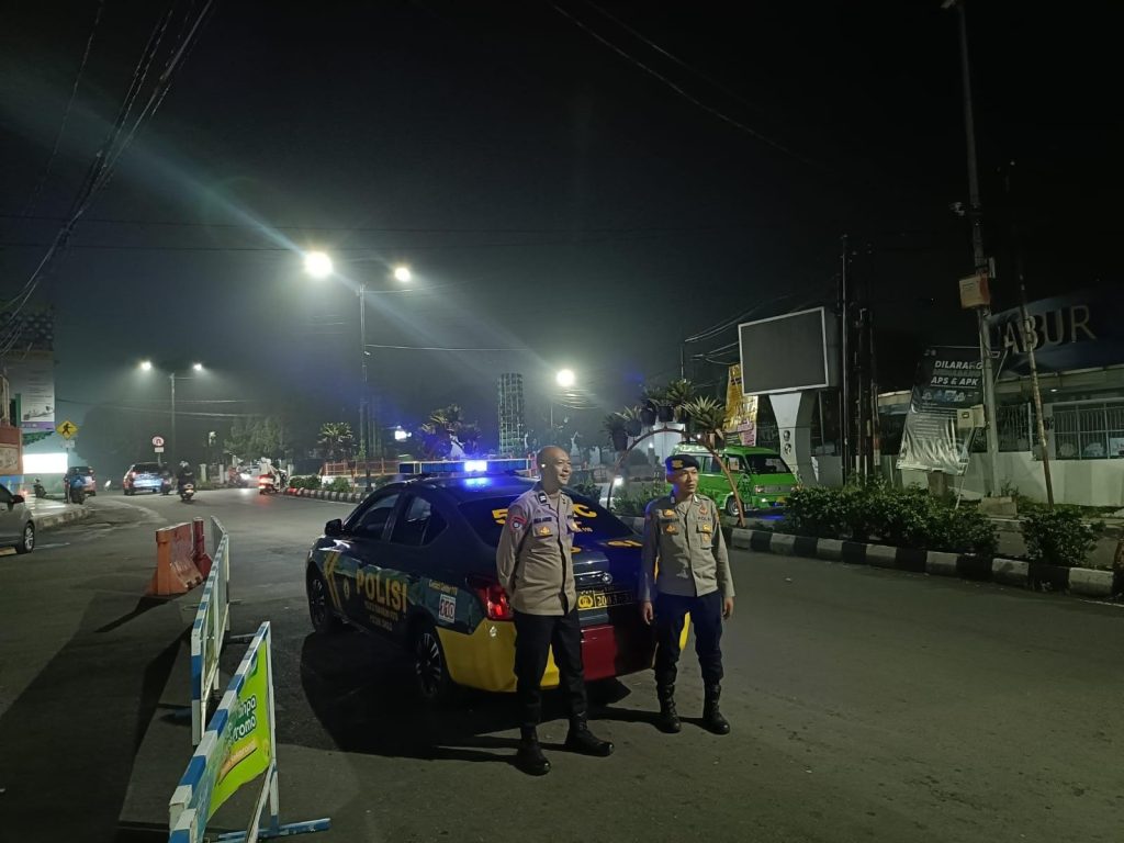 Polsek Cikole Laksanakan Patroli Malam Di Wilayah Hukumnya