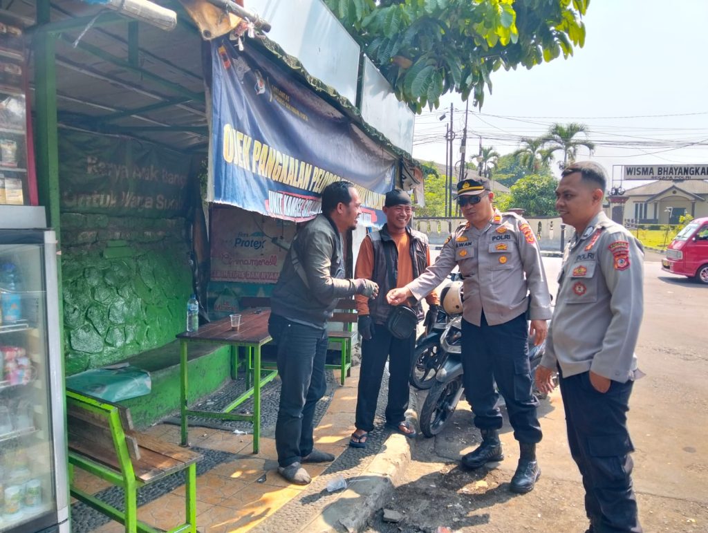 Unit Patroli Samapta Polsek Cikole Laksanakan Giat Dialogis