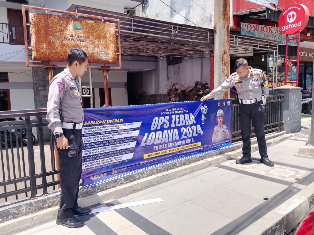 Pasang Puluhan Spanduk, Polres Sukabumi Kota Sosialisasikan Ops Zebra Lodaya-2024