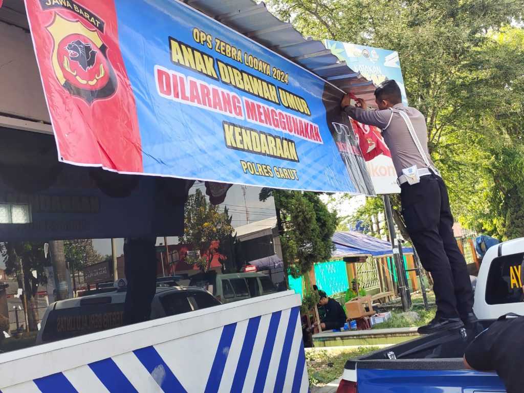 Polres Garut Pasang Puluhan Spanduk Sosialisasi Operasi Zebra