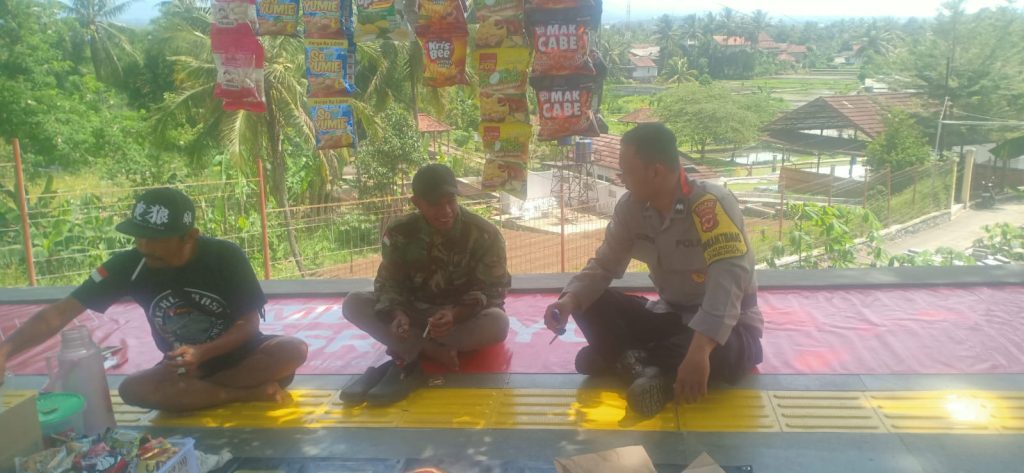 Bhabinkamtibmas Polsek Lembursitu Selalu hadir di tengah masyarakat