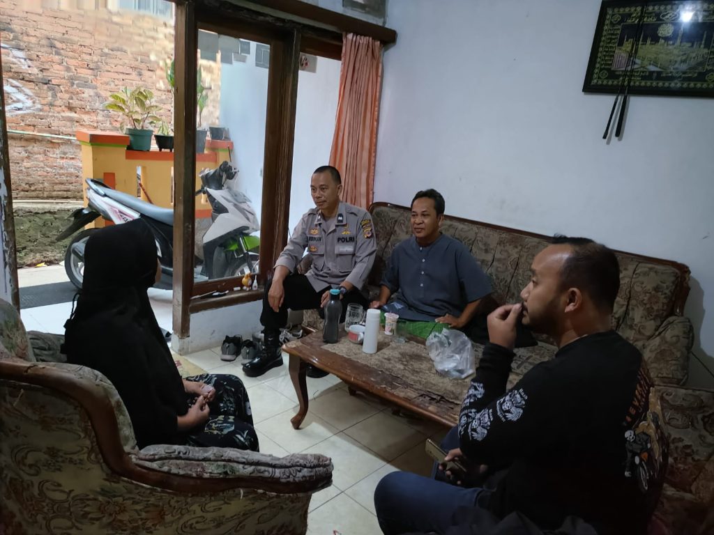 Polsek Sukaraja Lakukan Patroli Dialogis Kepada ketua Rt.02 di Kebon Manggu