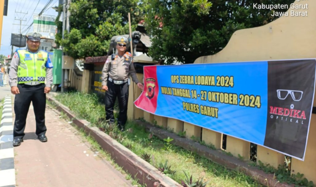 Polres Garut Pasang Puluhan Spanduk Sosialisasi Operasi Zebra