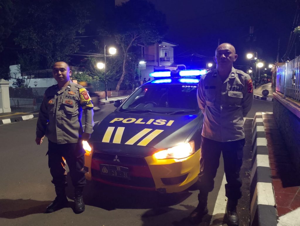 Polsek Cikole Laksanakan Patroli Malam Hari