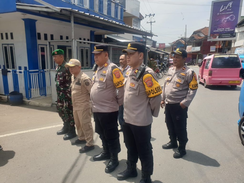 Polsek Kebonpedes Lakukan Penyekatan Dalam Rangka Pelantikan Presiden dan Wakil Presiden