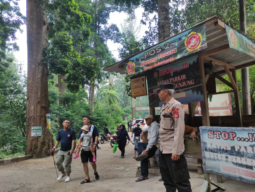 Personil Polsek kadudampit Melaksanakan giat Patroli tempat wisata situgunung.