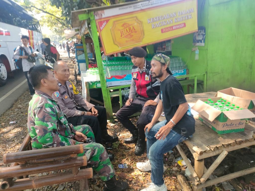 Gelar Cooling System Pemilu Damai. Sinegritas TNI-Polri Sambangi Warga Jalur lingkar selatan