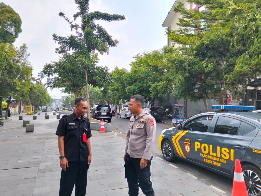 Bhabinkamtibmas Polsek Cikole Laksanakan Sambang Kepada Satpam