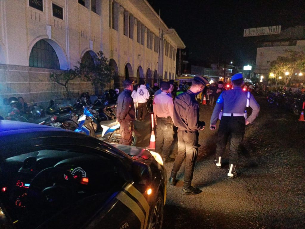 Patroli mobile, Polres Cirebon Kota gelar KRYD , cipta kondisi jelang Pilkada damai