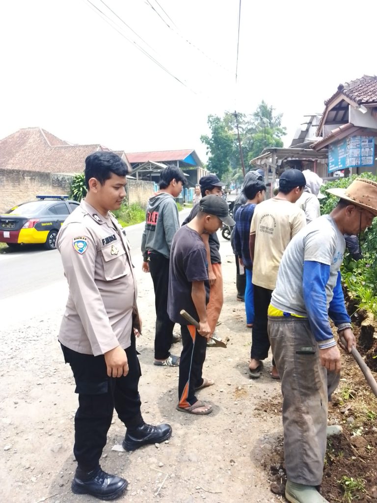 BHABINKAMTIBMAS DESA SEMPLAK SAMPAIKAN PESAN KAMTIBMAS