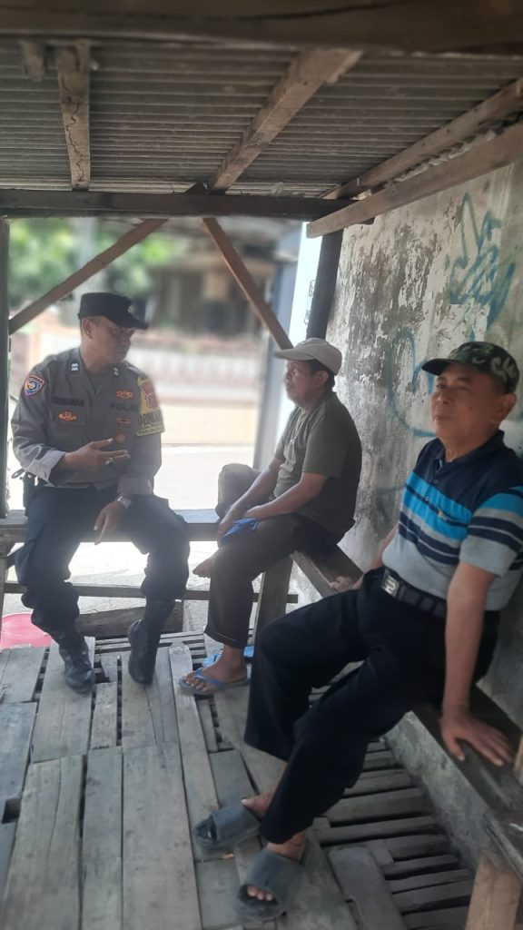 Lewat sambang Bhabinkamtibmas Sukapura Polsek Utbar, Polres Cirebon Kota ciptakan cooling system