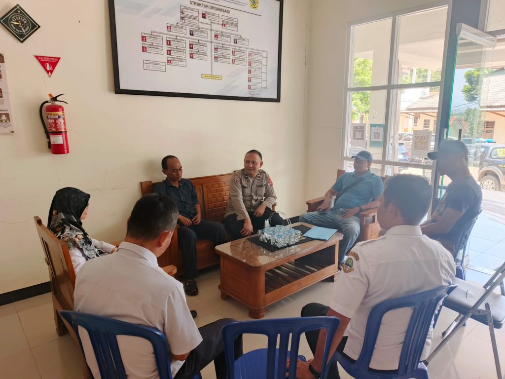 Antisipasi Gangguan Kamtibmas Di wilayahnya, Polsek Gunungguruh Laksanakan patroli dialogis sambangi warga binaan