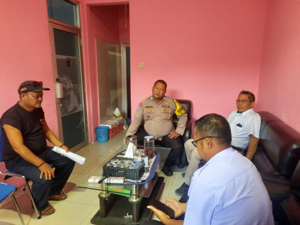 Bangun cooling system Bhabinkamtibmas Pegambiran Polsek lemah wungkuk Polres Cirebon Kota sambang korkom