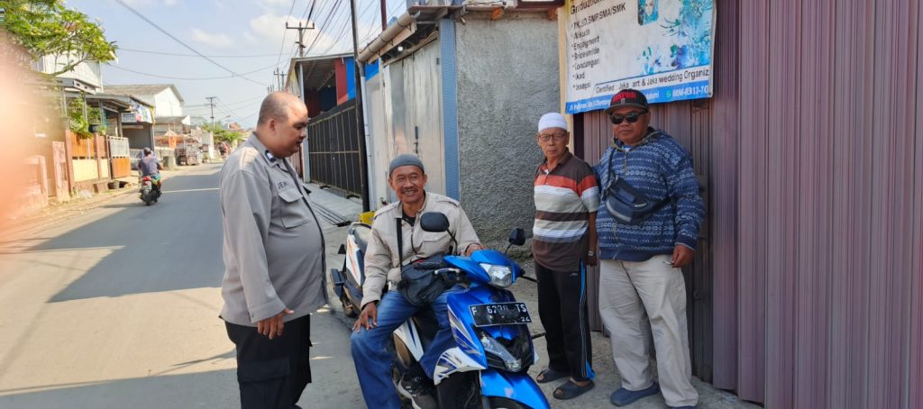 Polsek Gunungguruh laksanakan patroli Dialogis Sambangi Warga Jelang Pilkada Serentak