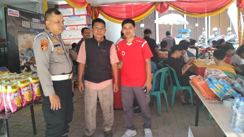 Patroli Polsek Kebonpedes Lakukan Cooling System, Himbau Masyarakat Desa Sasagaran Jelang Pilkada Serentak 2024